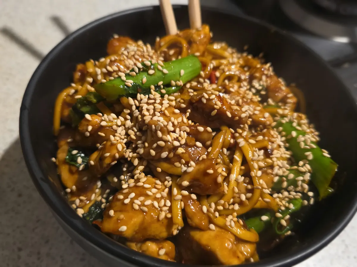Chicken & broccoli Sichuan noodles